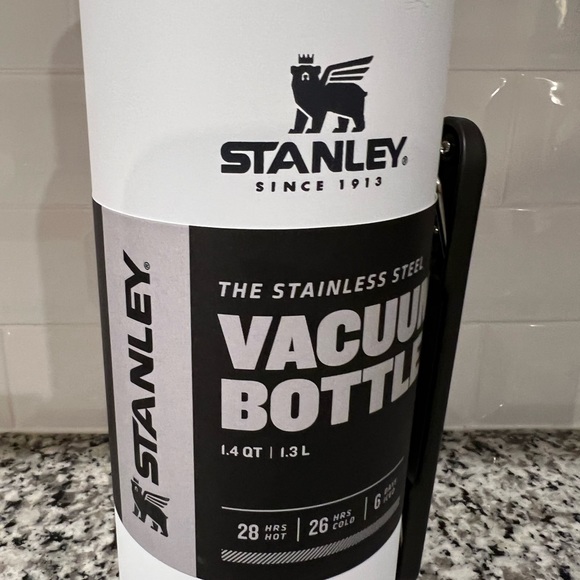 NWT Stanley Adventure Stainless Steel Vacuum Bottle - 1.4 qt. - Picture 3 of 6